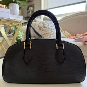 Louis Vuitton Elegant Black Vintage Epi Bag